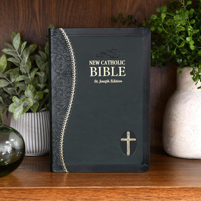 St. Joseph New Catholic Bible in Green (Gift Edition-Personal Size)