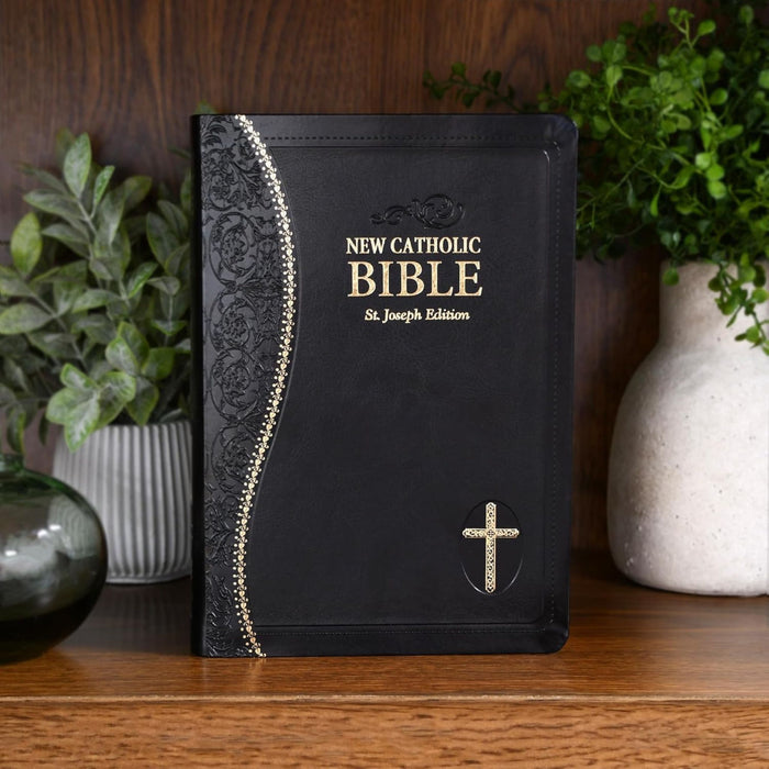 St. Joseph New Catholic Bible in Black (Gift Edition-Personal Size)