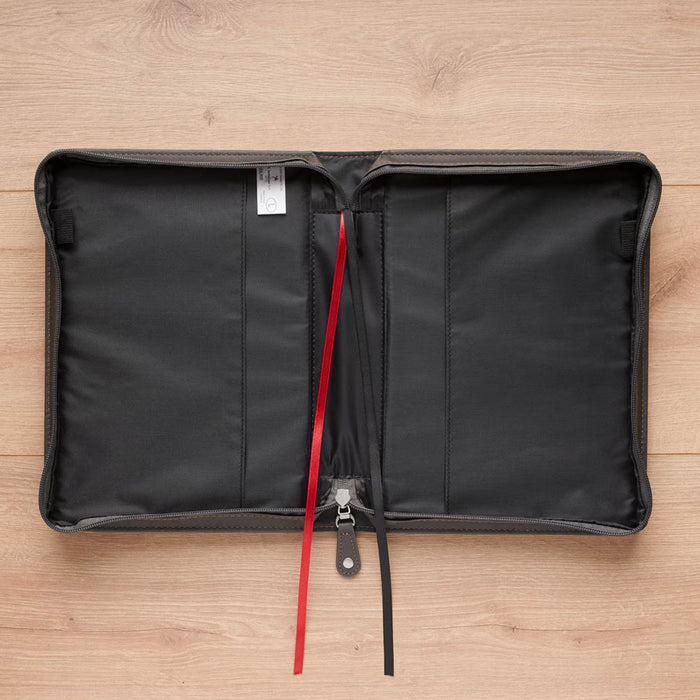 Bible Cover (M) Be Strong and Courageous Gray Mountains