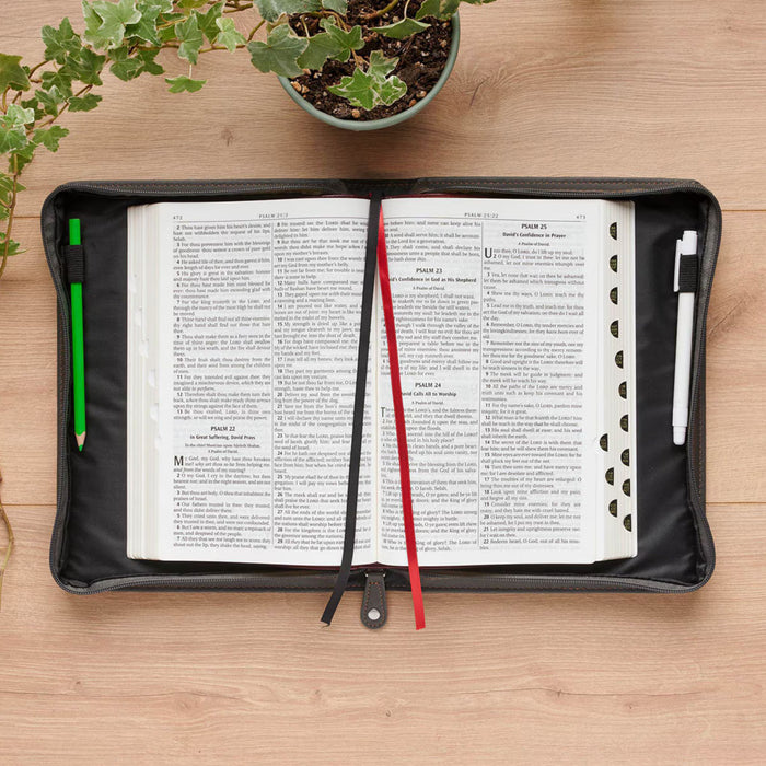 Bible Cover (M) Be Strong and Courageous Gray Mountains